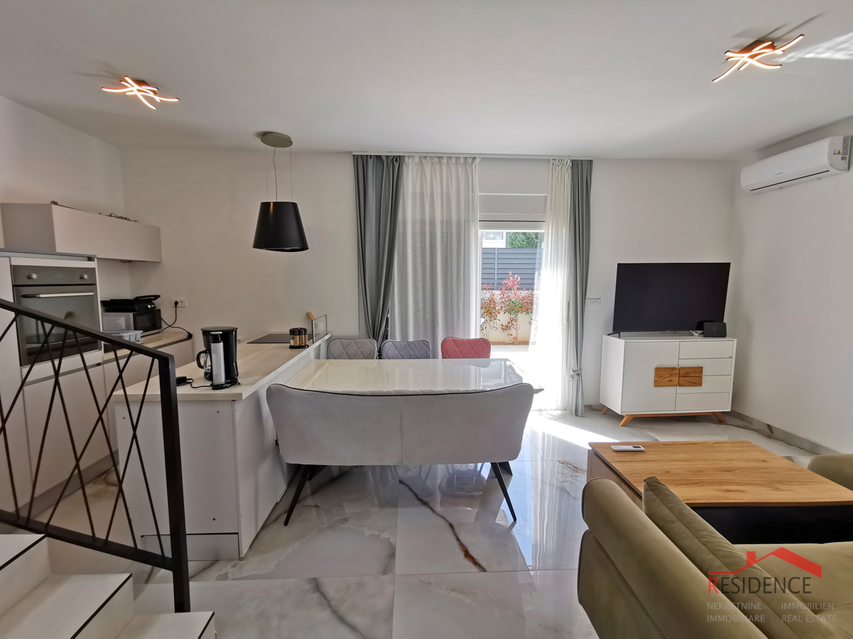 Pola, dintorni, nuova casa con piscina