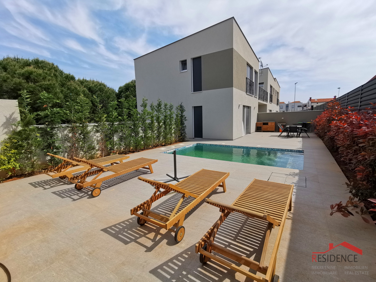 Pola, dintorni, nuova casa con piscina