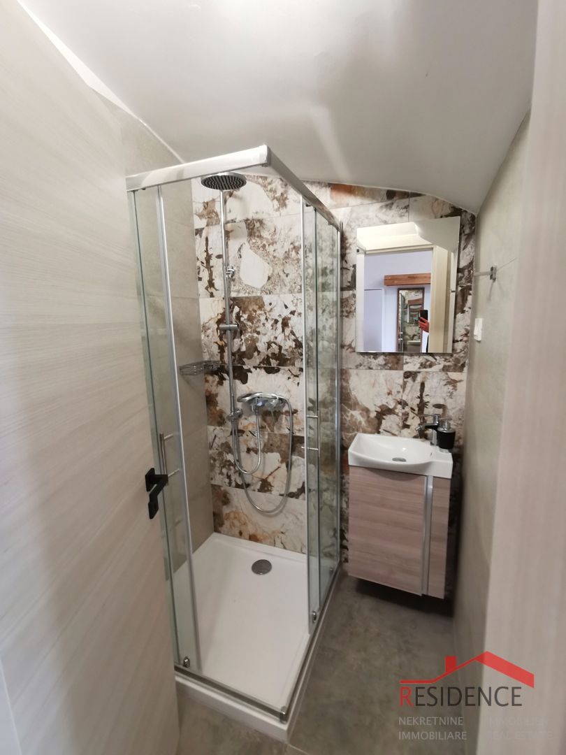 Pola, dintorni, nuova casa con piscina