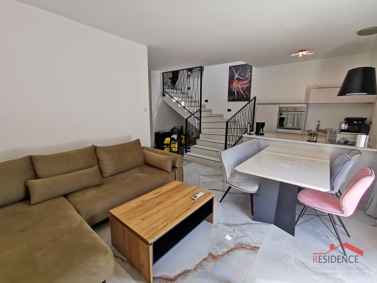 Pola, dintorni, nuova casa con piscina