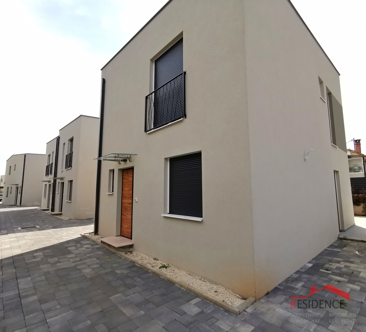 Pola, dintorni, nuova casa con piscina