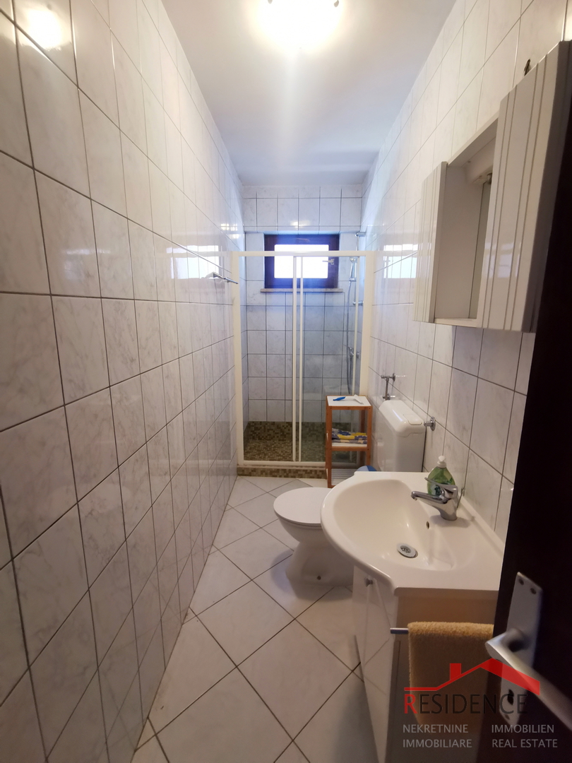 CASA A BANJOLE CON PISCINA, 6 APPARTAMENTI