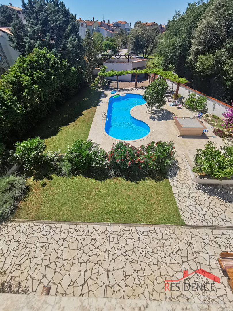 CASA A BANJOLE CON PISCINA, 6 APPARTAMENTI