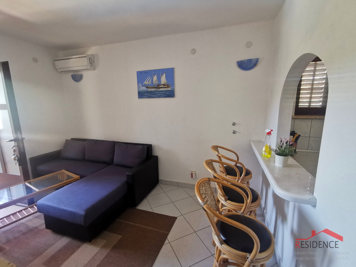 CASA A BANJOLE CON PISCINA, 6 APPARTAMENTI
