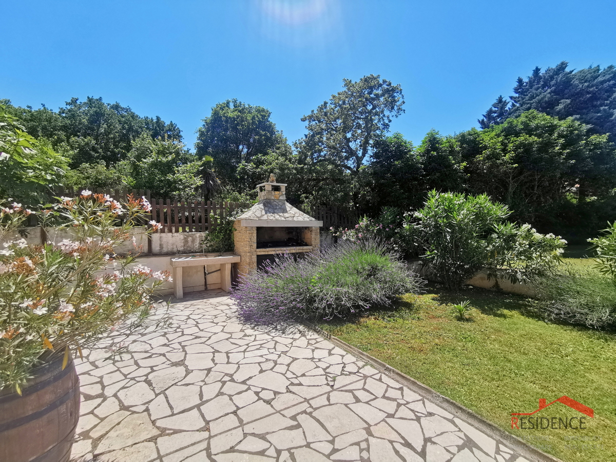 CASA A BANJOLE CON PISCINA, 6 APPARTAMENTI