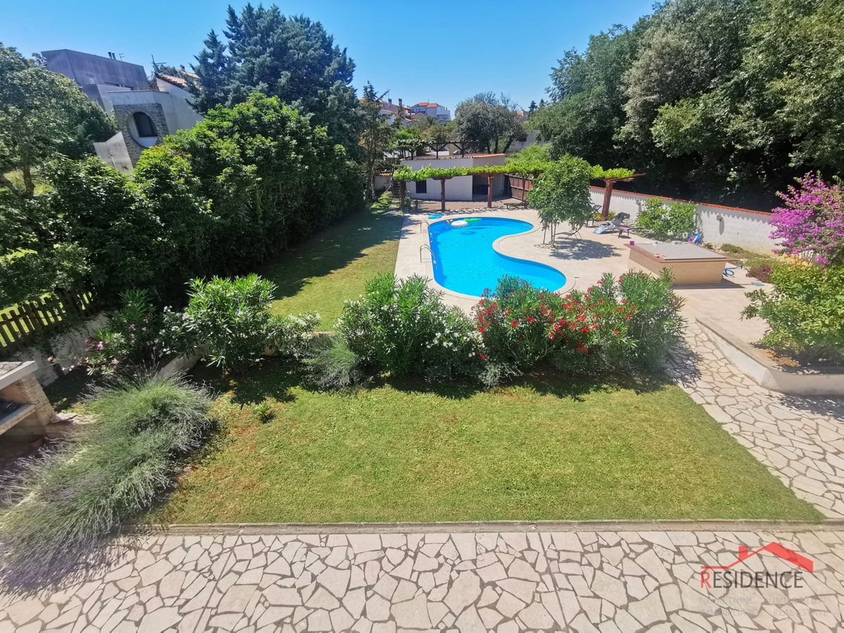 CASA A BANJOLE CON PISCINA, 6 APPARTAMENTI