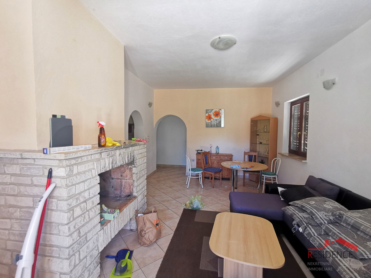 CASA A BANJOLE CON PISCINA, 6 APPARTAMENTI
