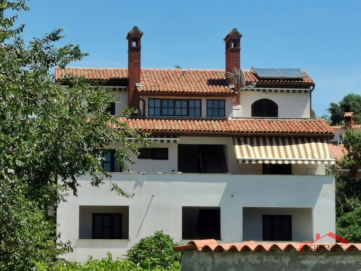 CASA A BANJOLE CON PISCINA, 6 APPARTAMENTI