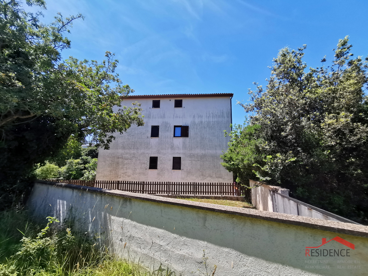 CASA A BANJOLE CON PISCINA, 6 APPARTAMENTI
