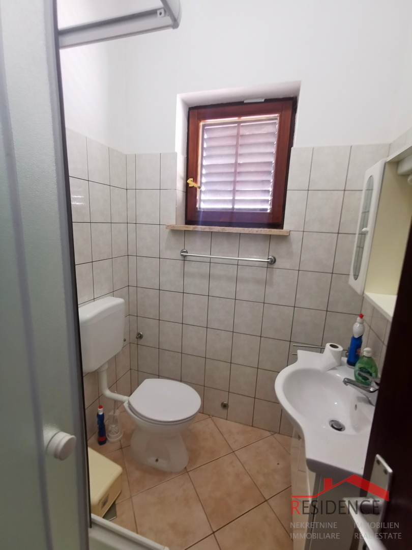 CASA A BANJOLE CON PISCINA, 6 APPARTAMENTI