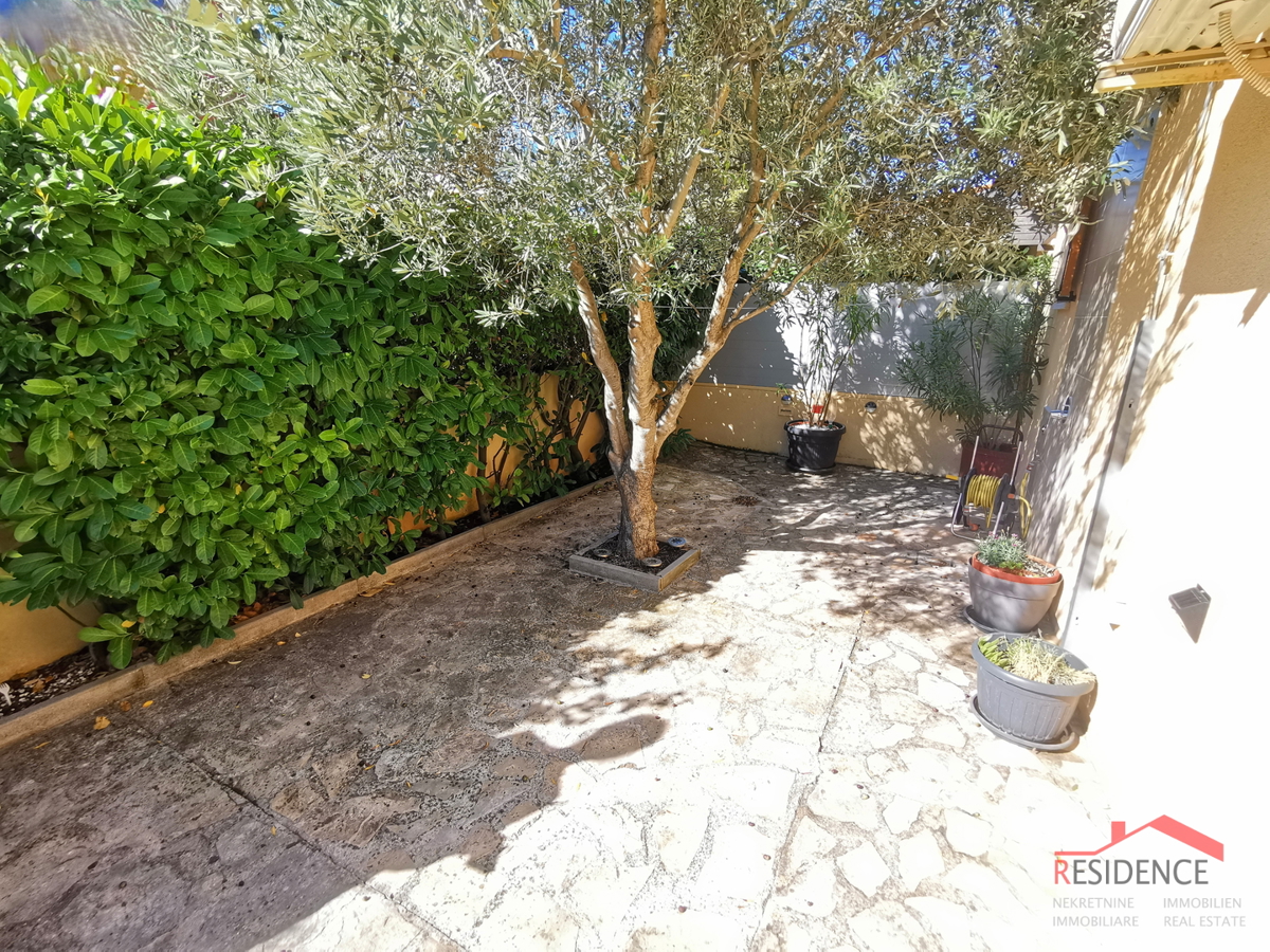 Vendita esclusiva di un appartamento con giardino a Banjole - Volme