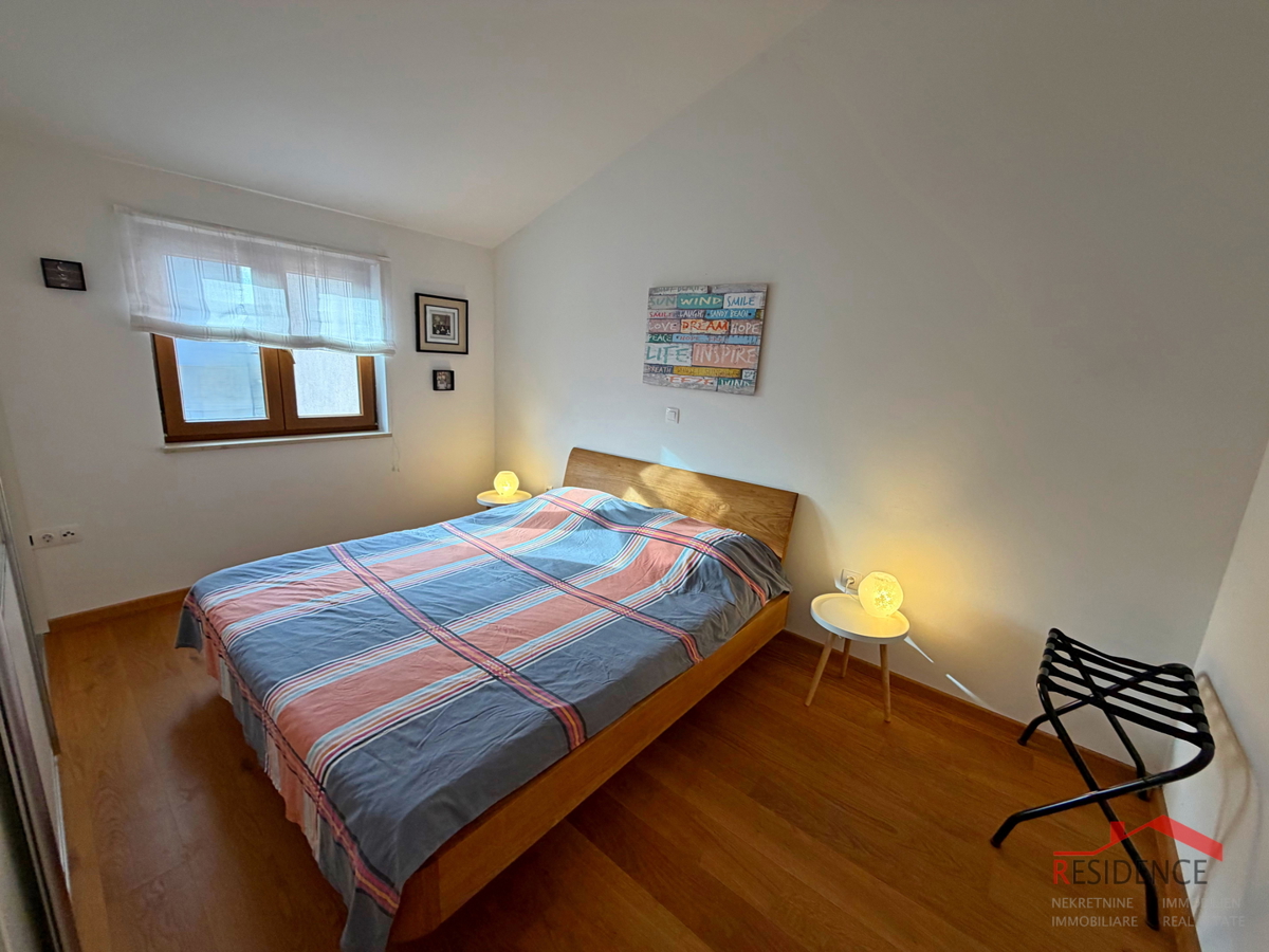 Štinjan, 1° piano, 2 camere da letto, 2 posti auto