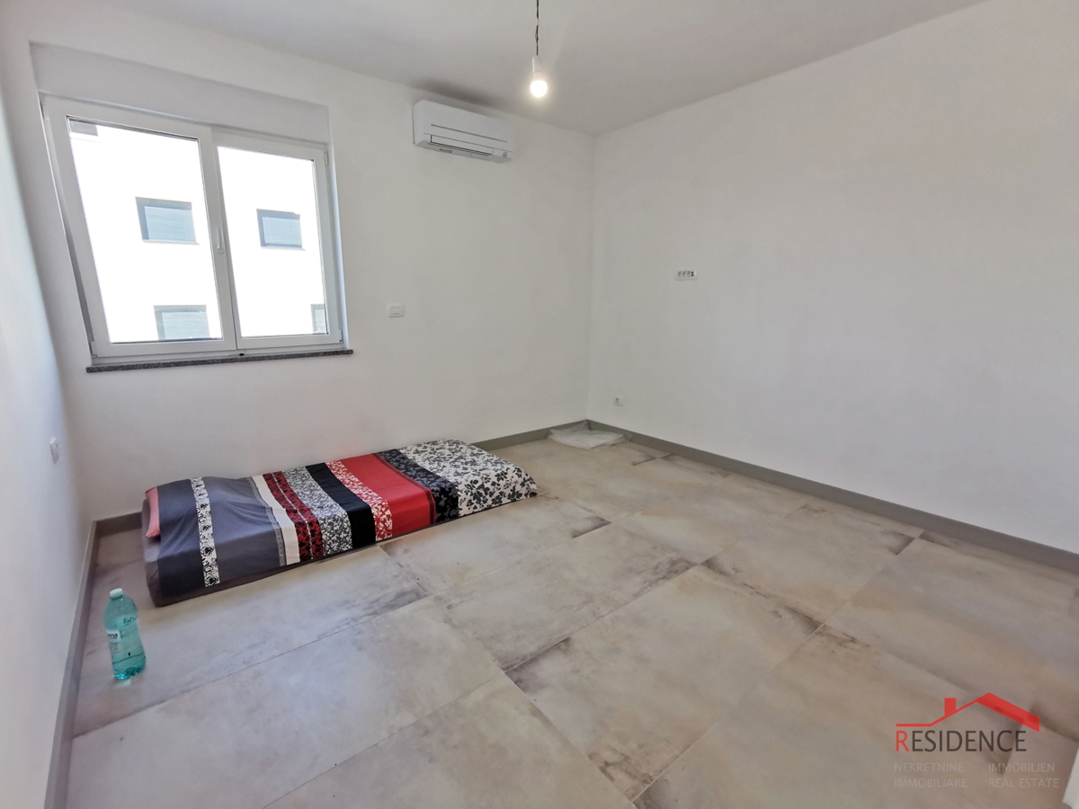 Banjole - Volme, nuovo appartamento al piano terra con piscina e giardino