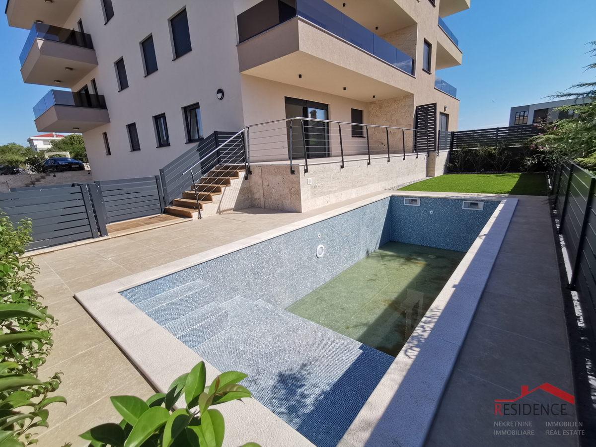 Banjole - Volme, nuovo appartamento al piano terra con piscina e giardino