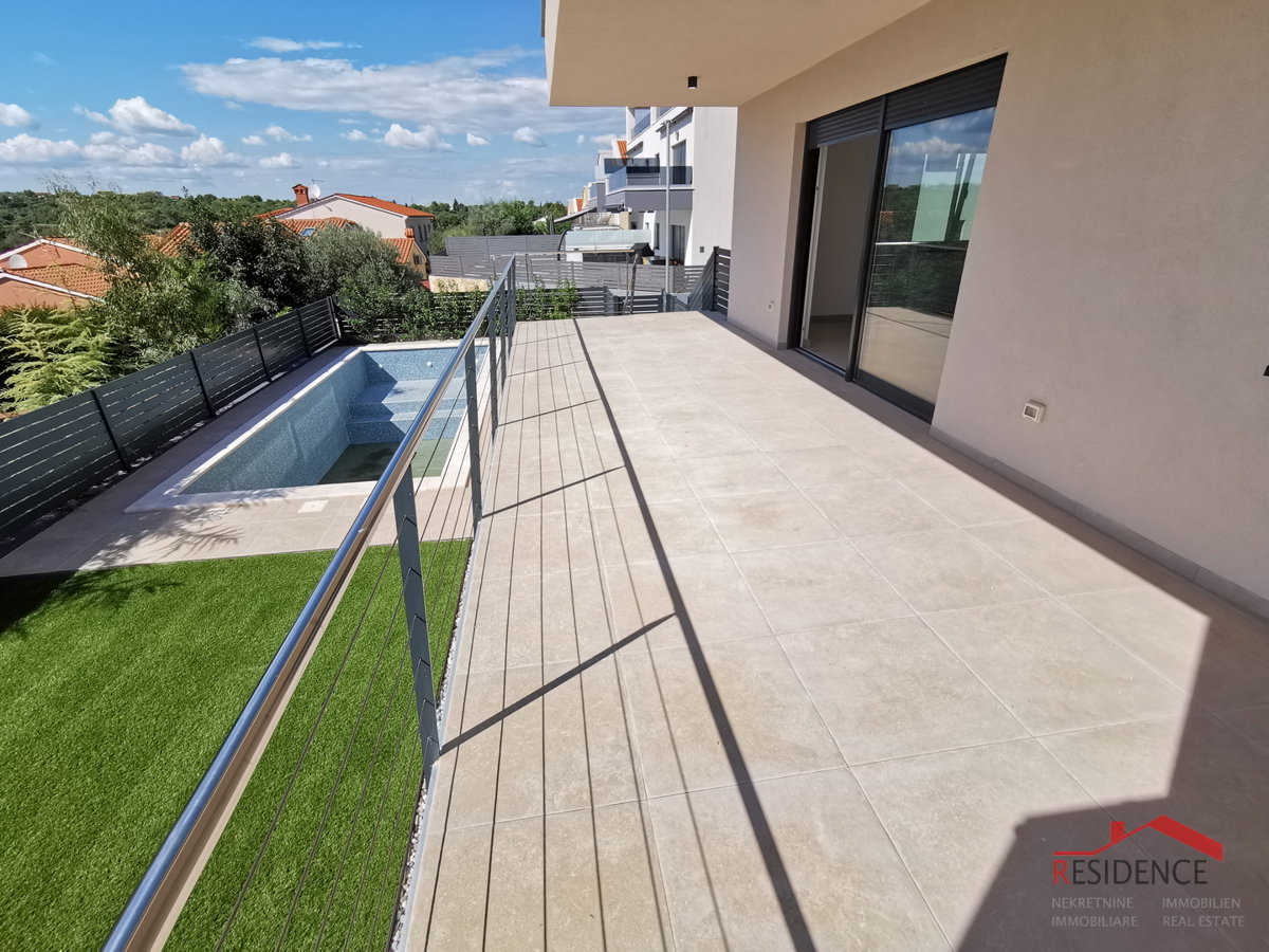 Banjole - Volme, nuovo appartamento al piano terra con piscina e giardino