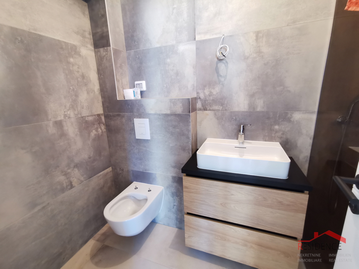 Banjole - Volme, nuovo appartamento al piano terra con piscina e giardino