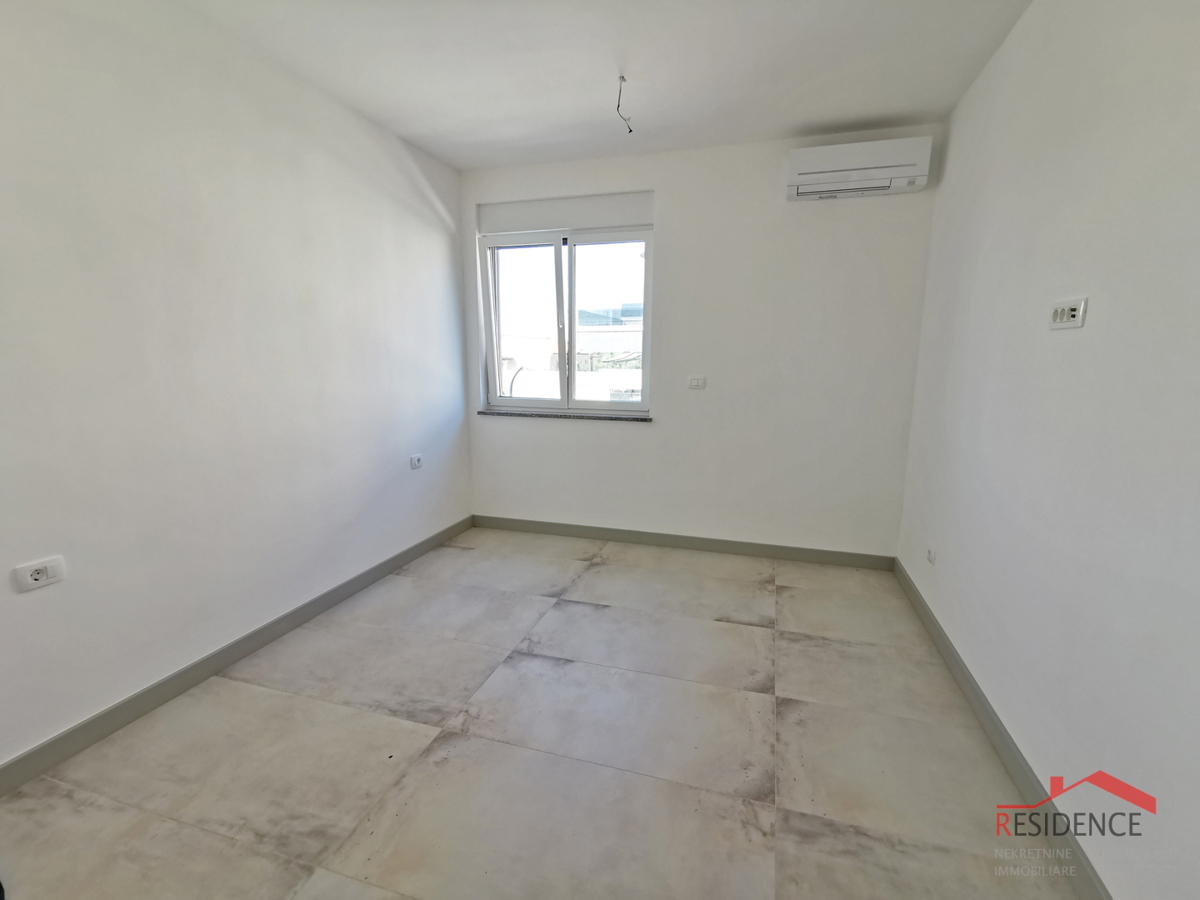 Banjole - Volme, nuovo appartamento al piano terra con piscina e giardino