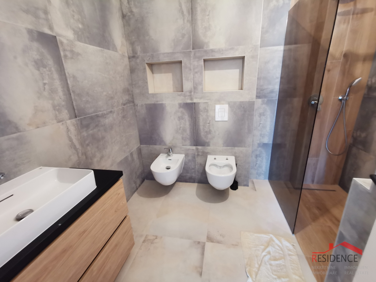 Banjole - Volme, nuovo appartamento al piano terra con piscina e giardino