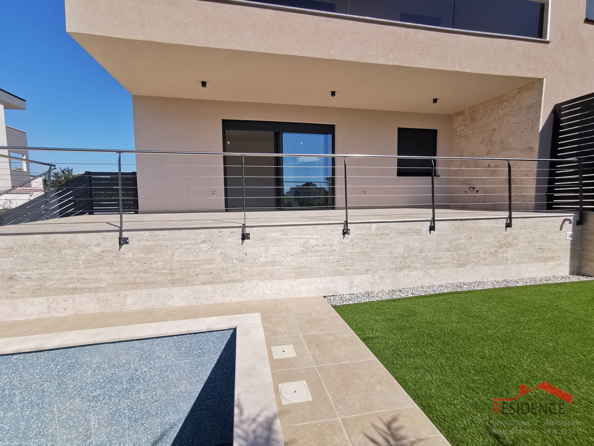 Banjole - Volme, nuovo appartamento al piano terra con piscina e giardino