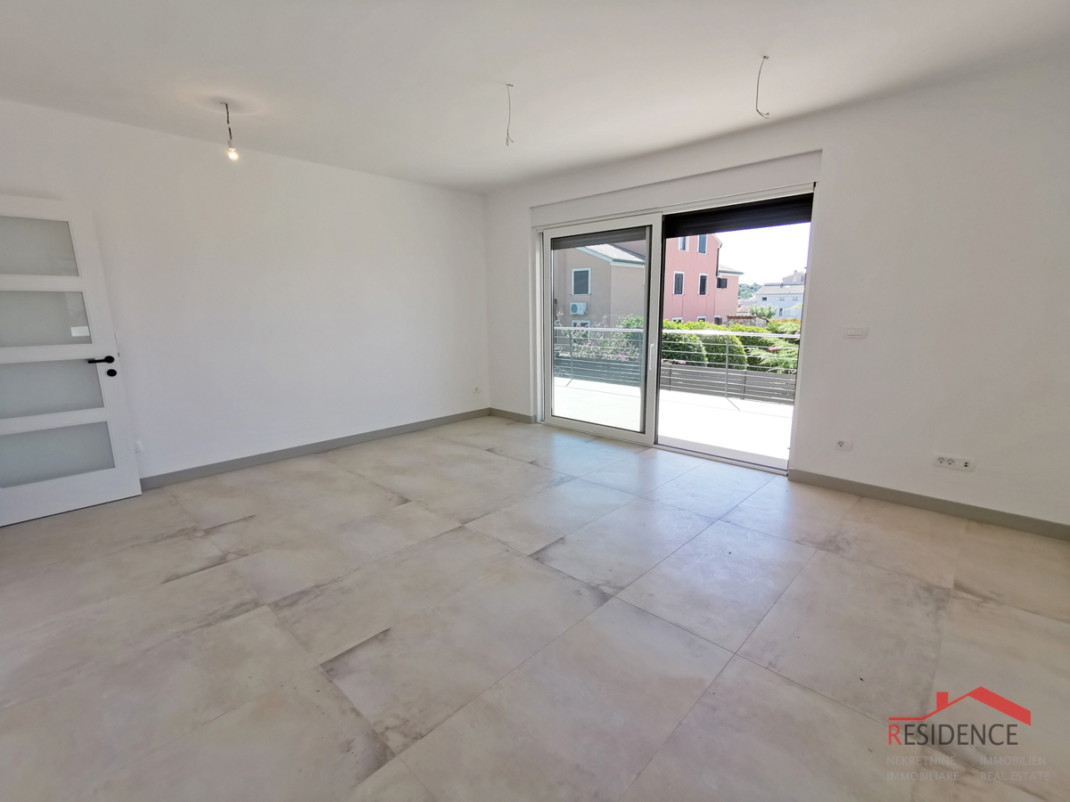 Banjole - Volme, nuovo appartamento al piano terra con piscina e giardino