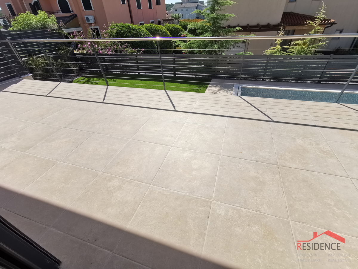 Banjole - Volme, nuovo appartamento al piano terra con piscina e giardino