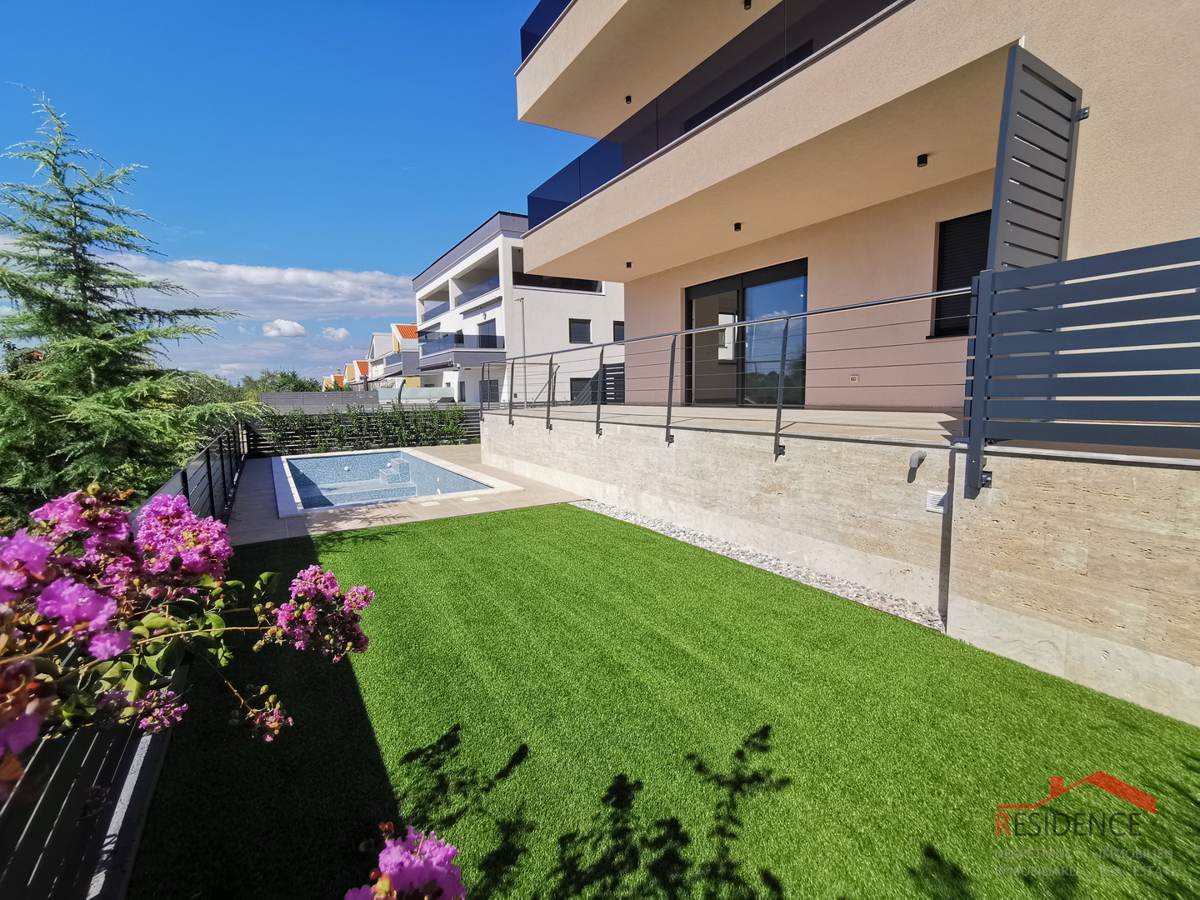 Banjole - Volme, nuovo appartamento al piano terra con piscina e giardino
