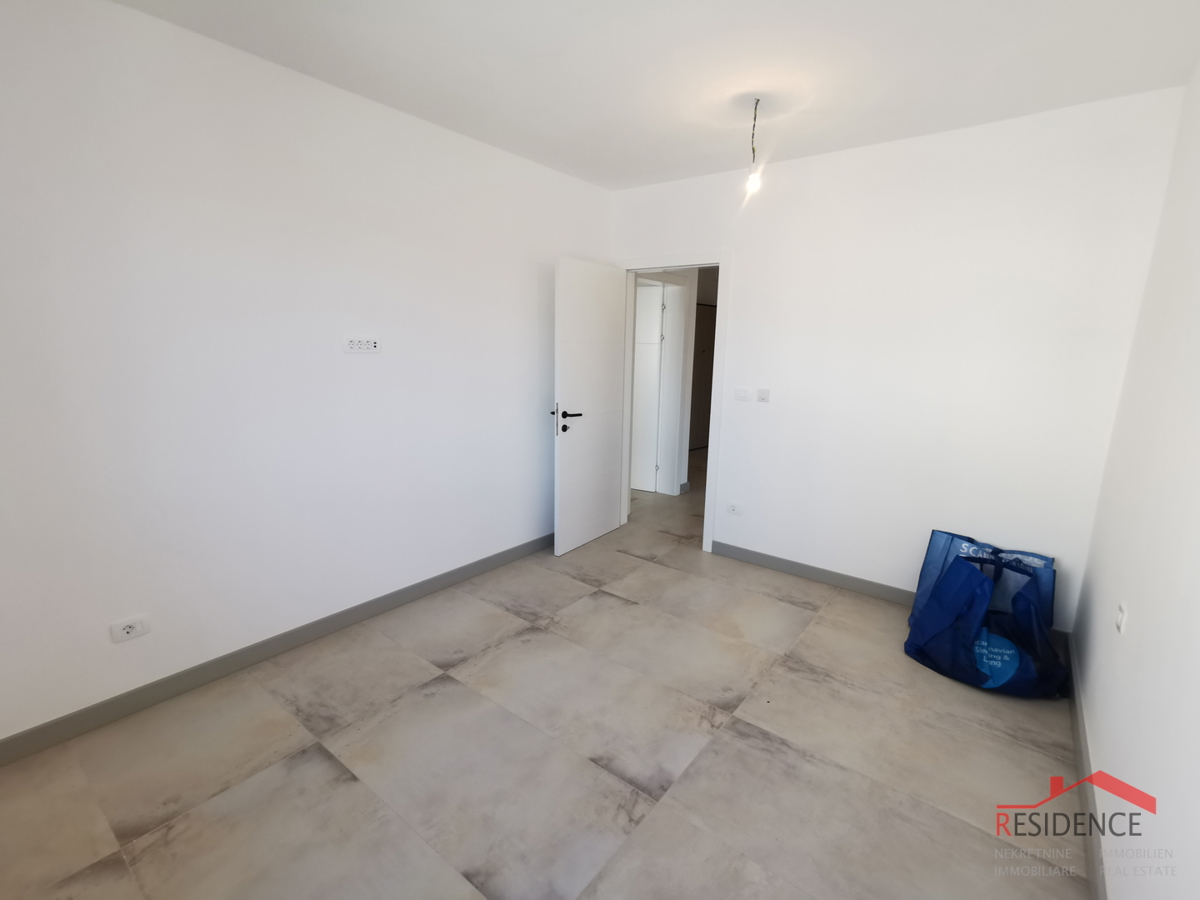 Banjole - Volme, nuovo appartamento al piano terra con piscina e giardino