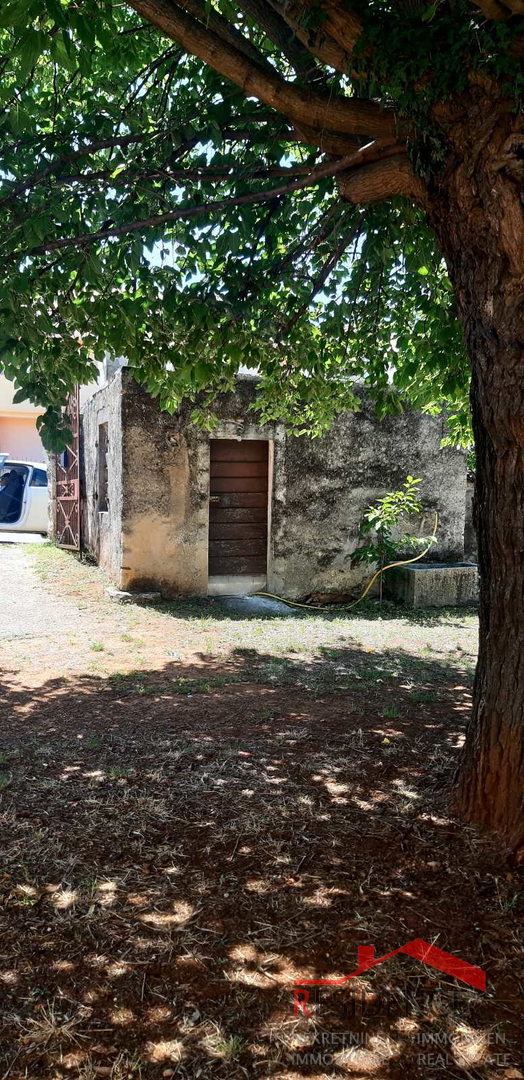 ROVINJSKO SELO, CASA IN PIETRA DA RISTRUTTURARE