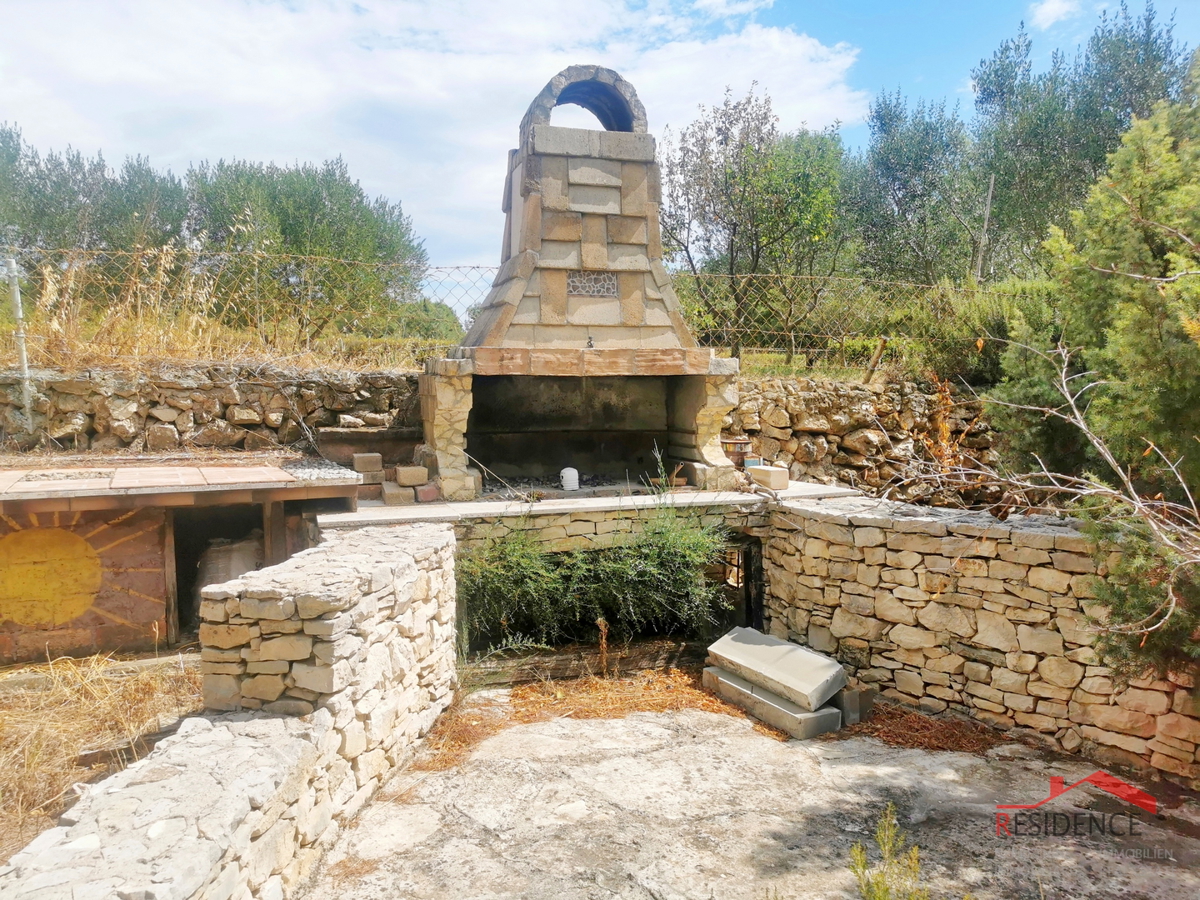 Pomer, terreno agricolo con vista sul mare