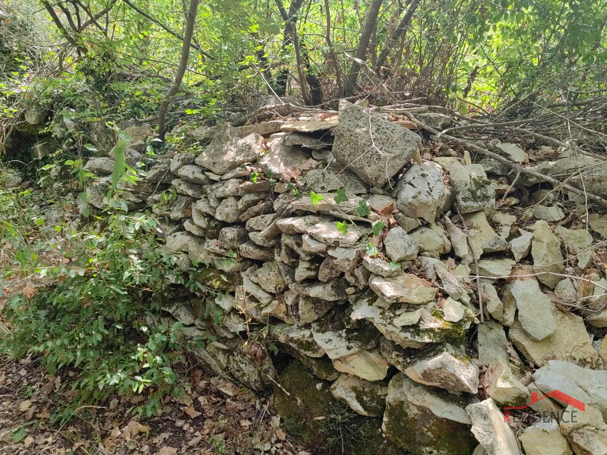 Rakalj, terreno agricolo in una posizione tranquilla