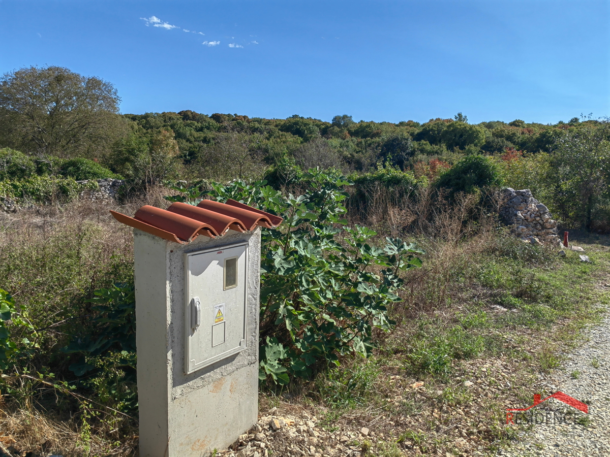 Bale, terreno edificabile con permesso di costruire per due case