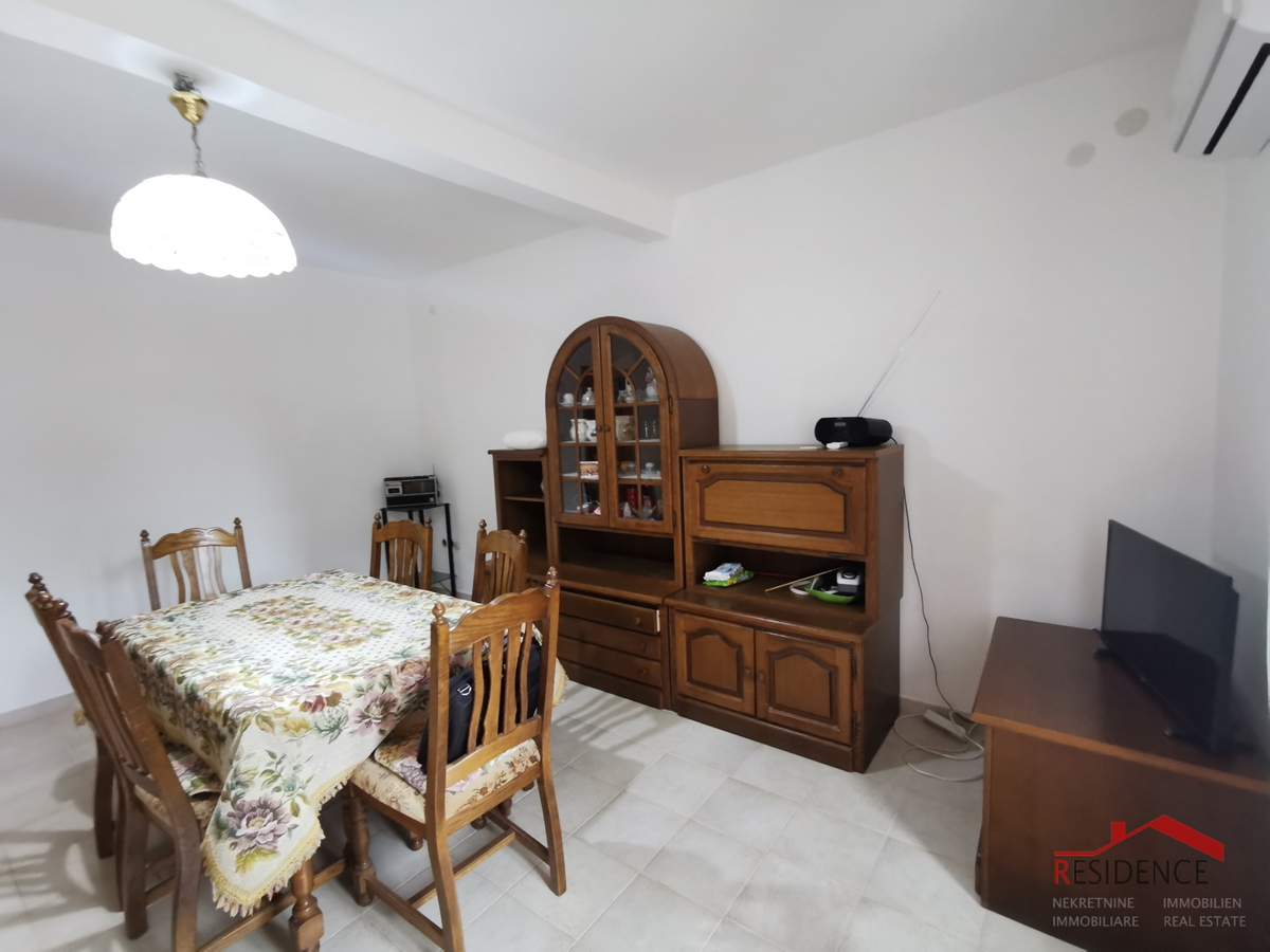 VODNJAN, CASA IN PIETRA CON GIARDINO
