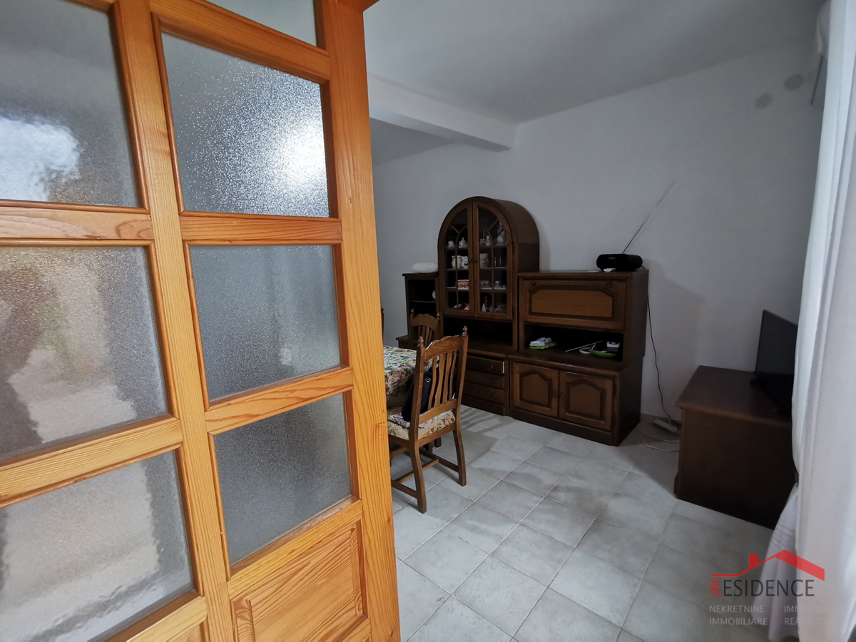 VODNJAN, CASA IN PIETRA CON GIARDINO