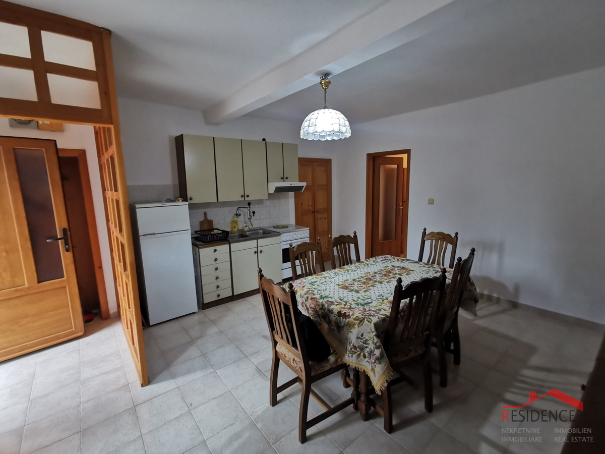VODNJAN, CASA IN PIETRA CON GIARDINO