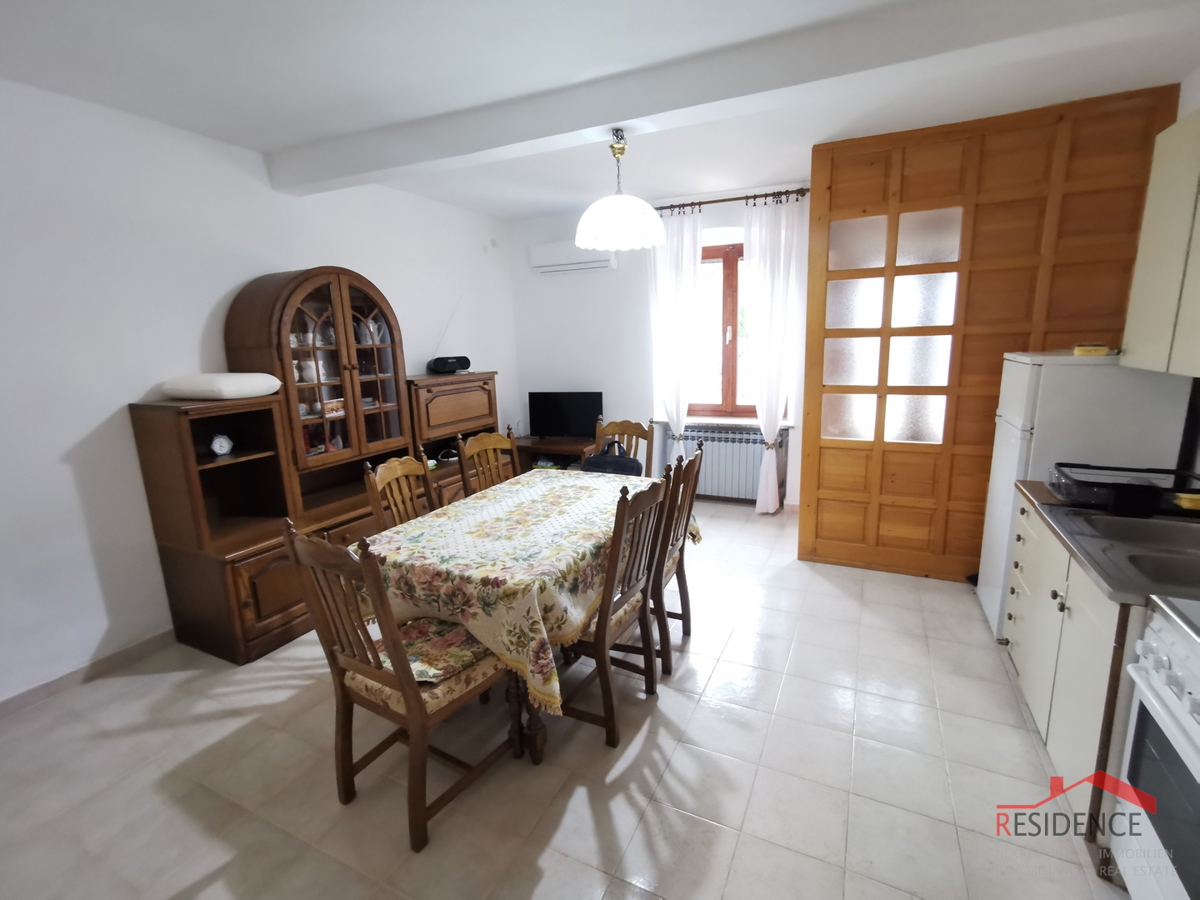 VODNJAN, CASA IN PIETRA CON GIARDINO