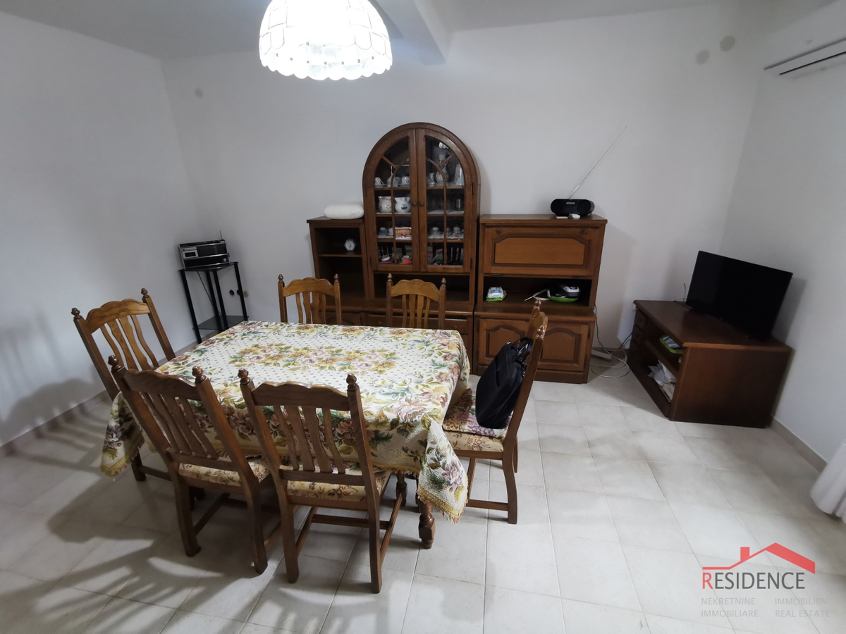 VODNJAN, CASA IN PIETRA CON GIARDINO