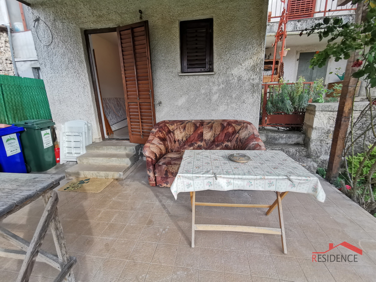 VODNJAN, CASA IN PIETRA CON GIARDINO