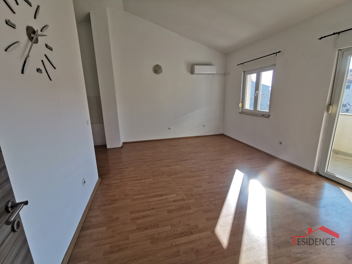Pola, Gregovica, appartamento al 2° piano, giardino, posto auto