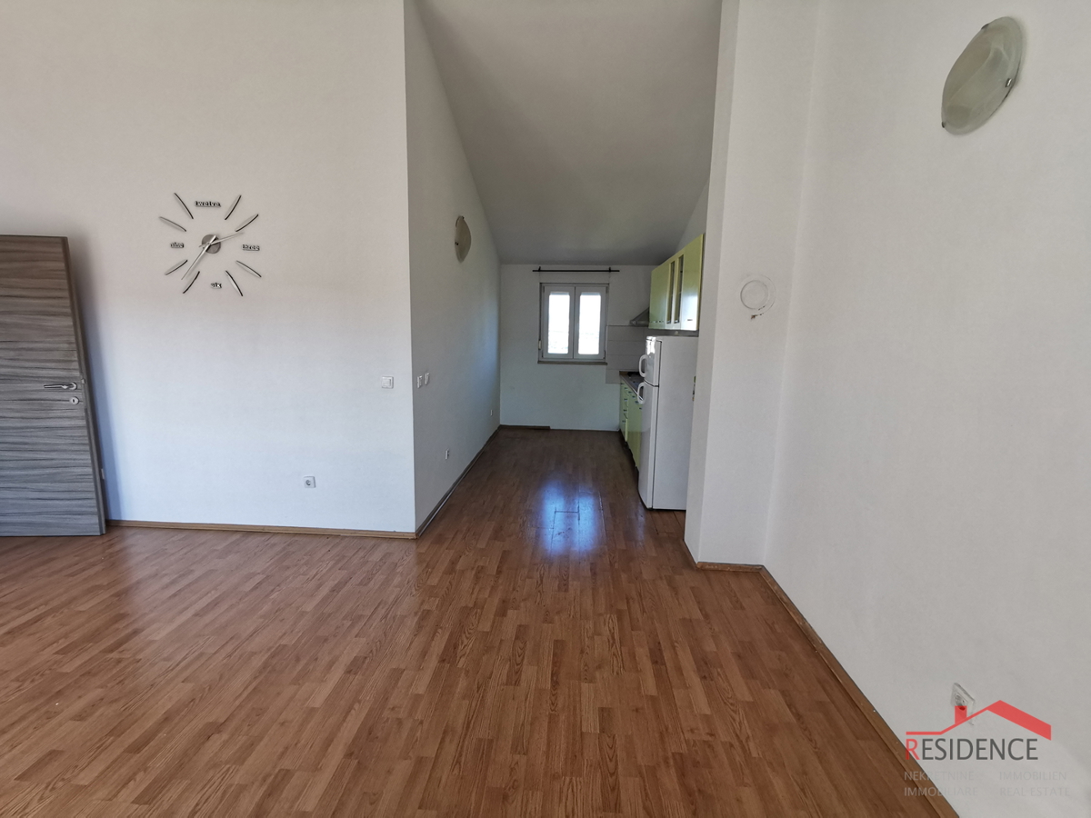 Pola, Gregovica, appartamento al 2° piano, giardino, posto auto