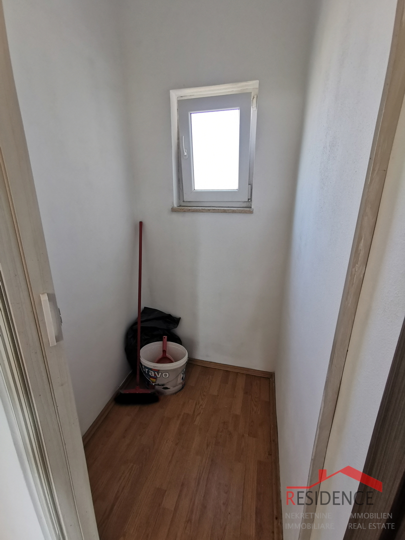 Pola, Gregovica, appartamento al 2° piano, giardino, posto auto