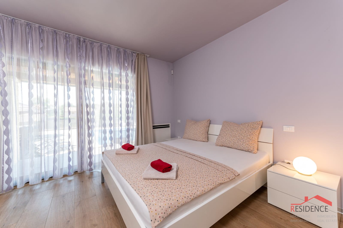 Banjole-Volme, splendido appartamento al piano terra con piscina