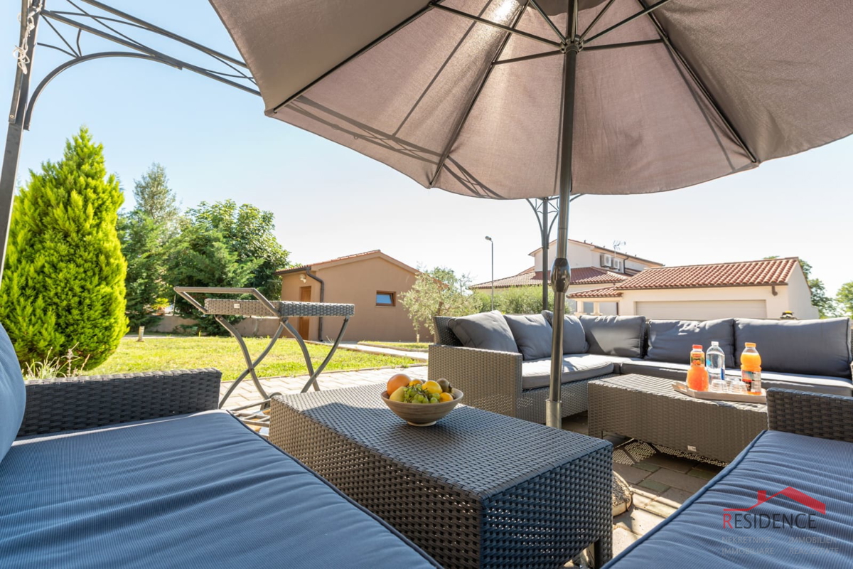 Banjole-Volme, splendido appartamento al piano terra con piscina