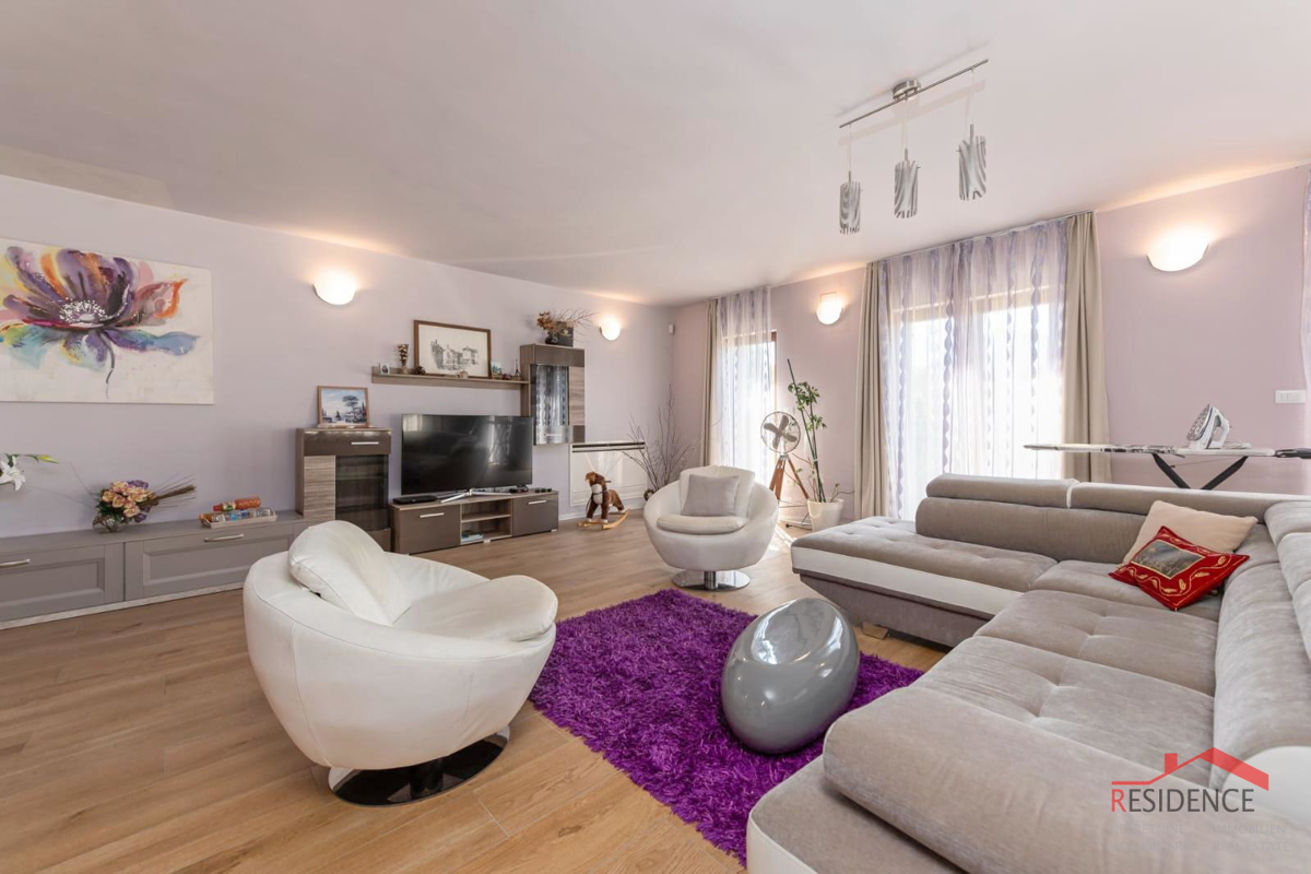 Banjole-Volme, splendido appartamento al piano terra con piscina