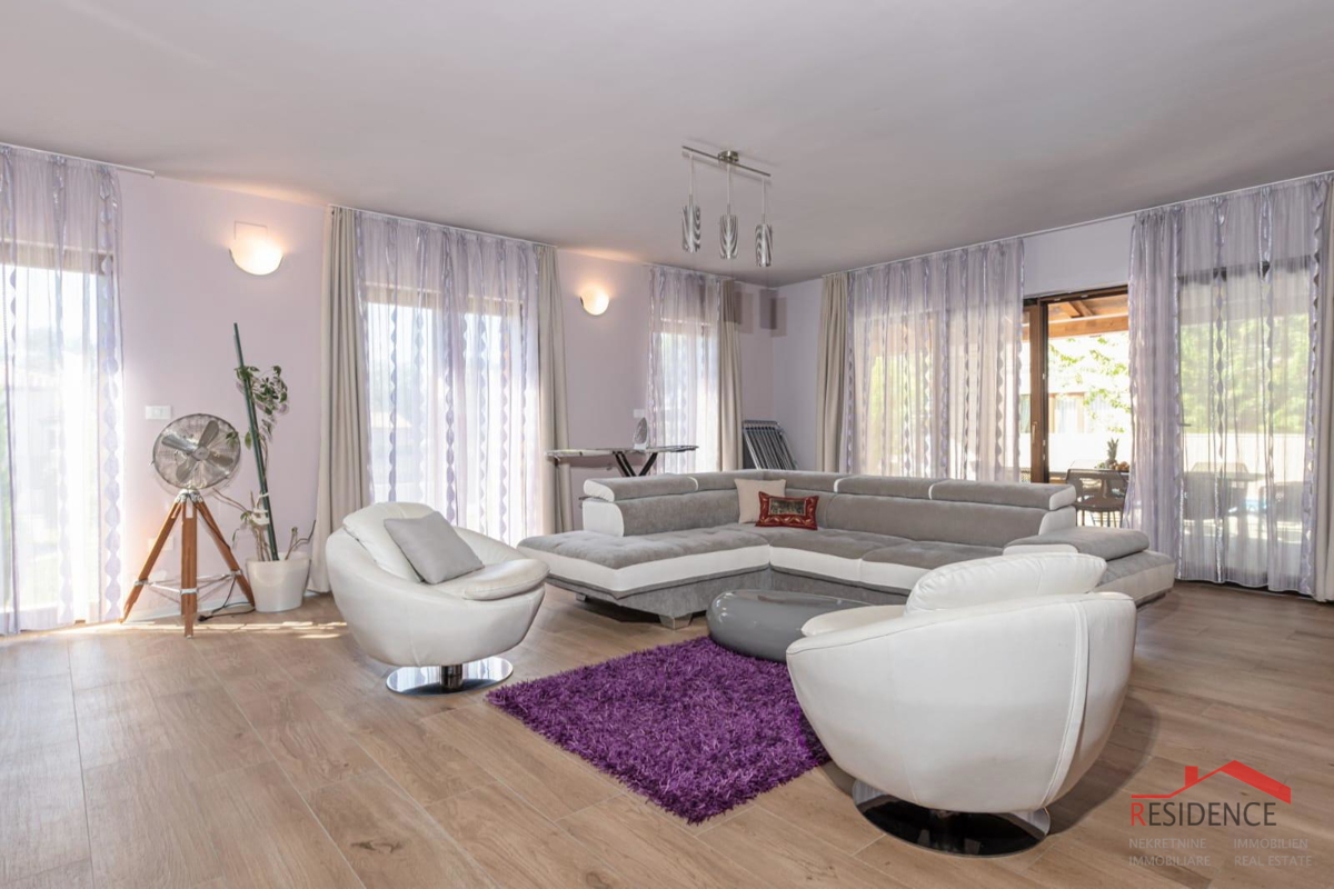 Banjole-Volme, splendido appartamento al piano terra con piscina