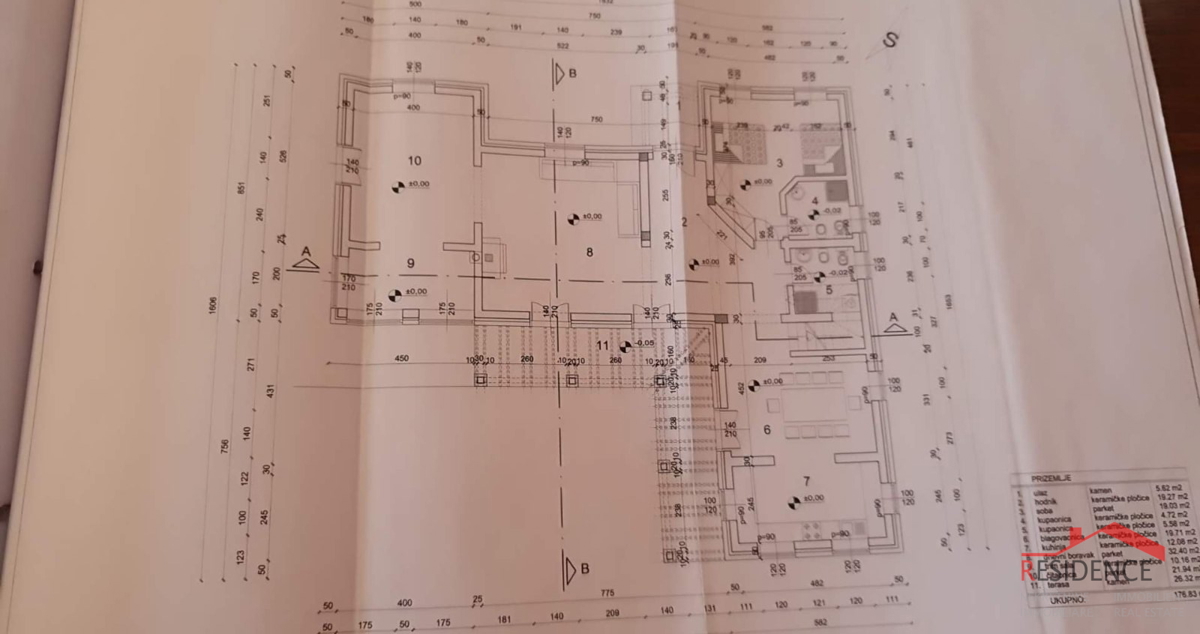 CASA INDIPENDENTE CON PISCINA, A 7 KM DA VODNJAN