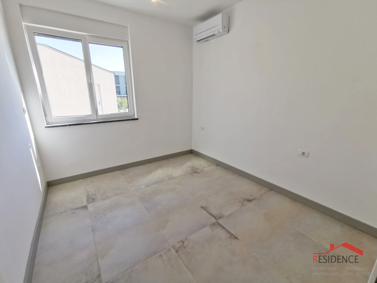 Banjole -  Volme, nuovo appartamento al piano terra con piscina e giardino, garage