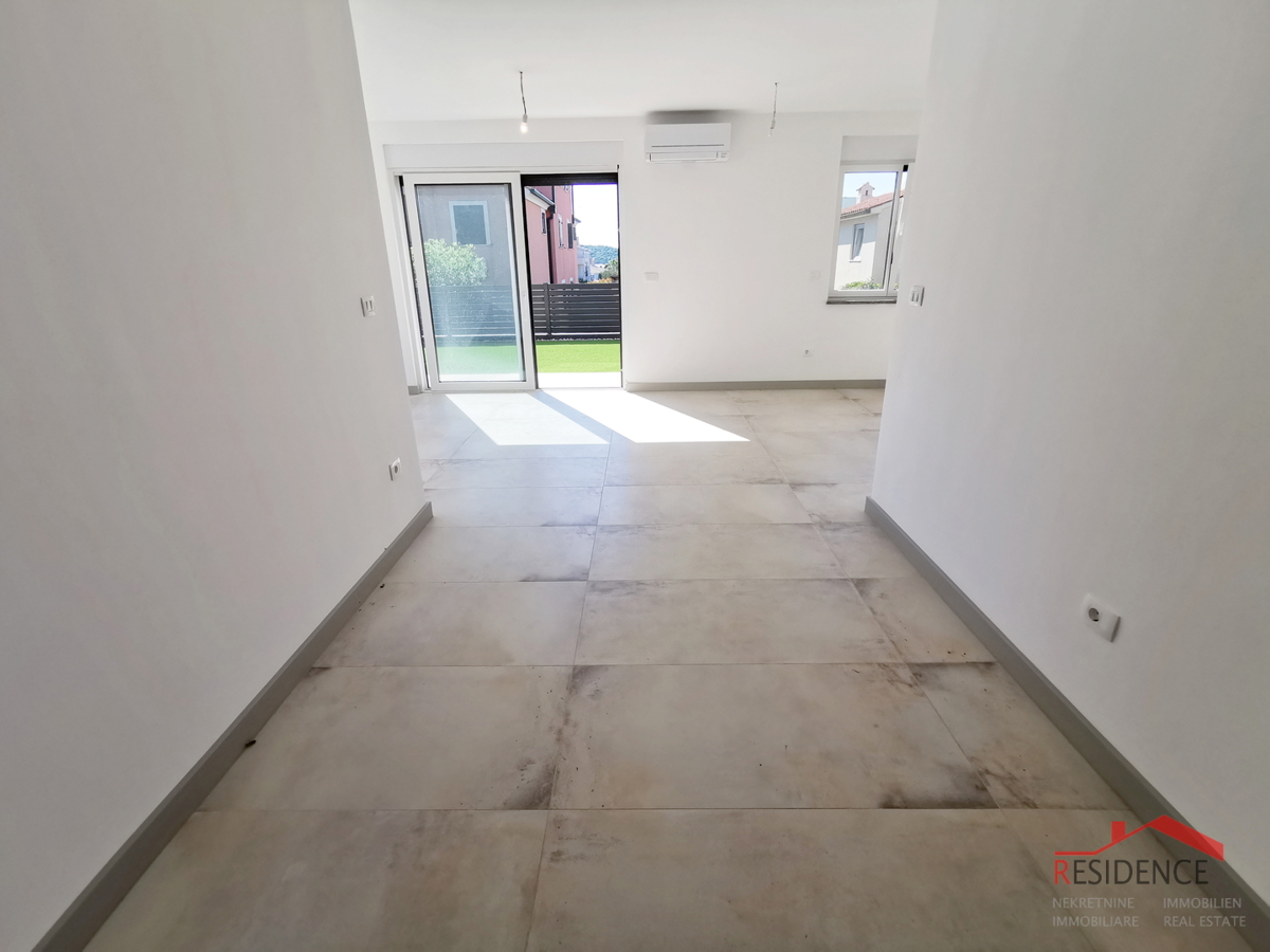 Banjole -  Volme, nuovo appartamento al piano terra con piscina e giardino, garage