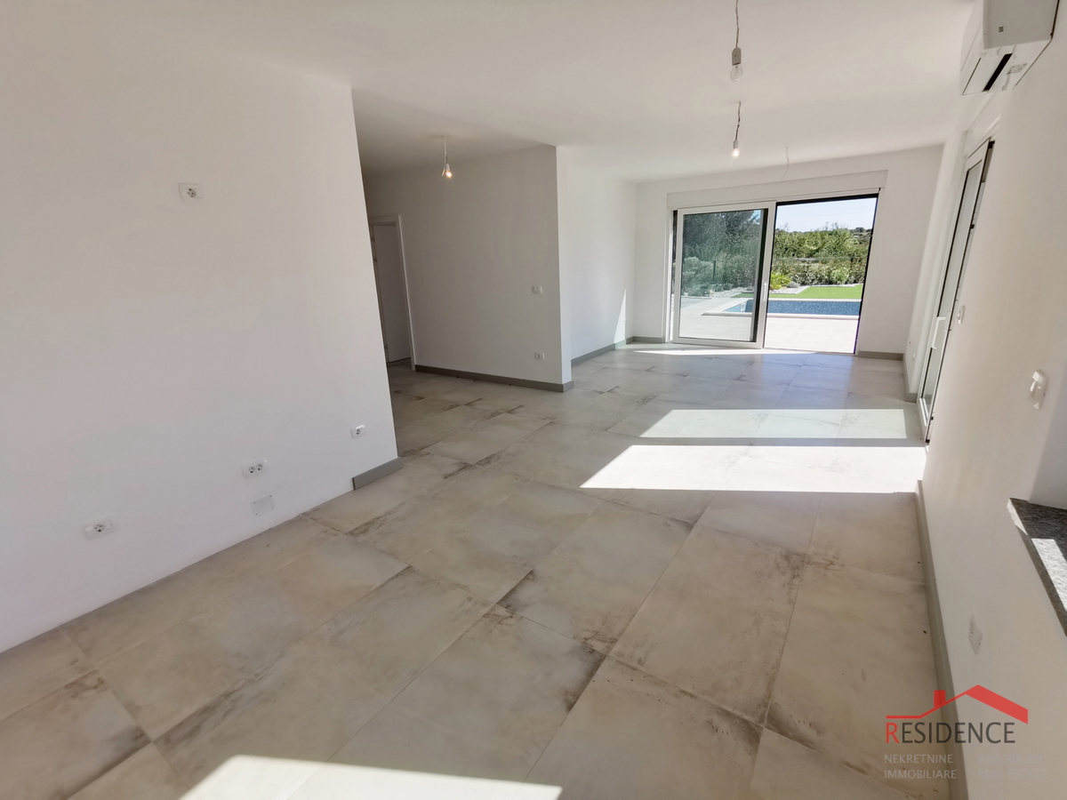 Banjole -  Volme, nuovo appartamento al piano terra con piscina e giardino, garage