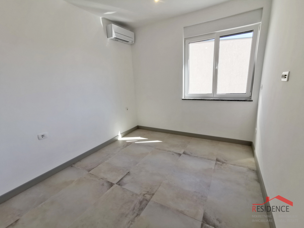 Banjole -  Volme, nuovo appartamento al piano terra con piscina e giardino, garage