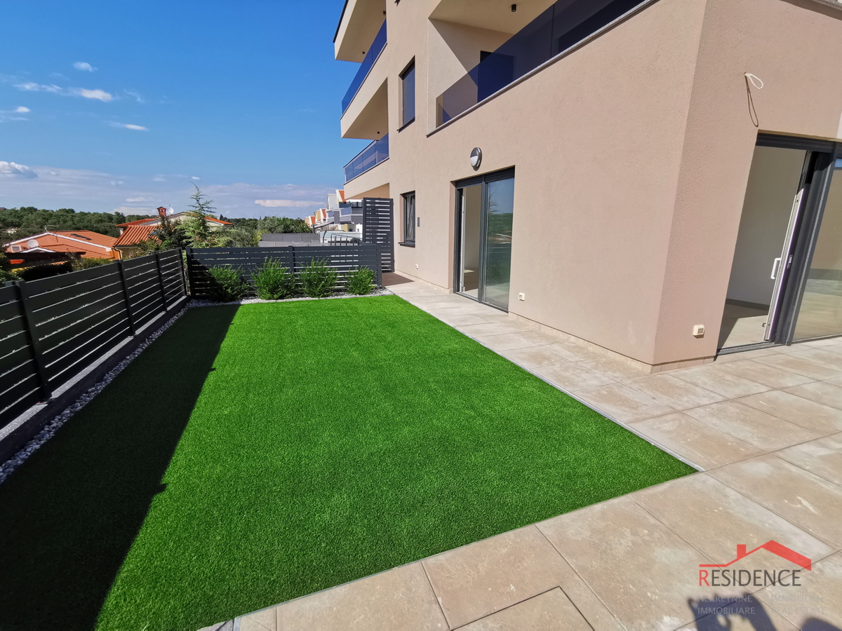 Banjole -  Volme, nuovo appartamento al piano terra con piscina e giardino, garage